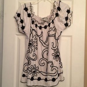 ✨$5 Bargain✨ {Lauren Michelle} Beaded Floral Top